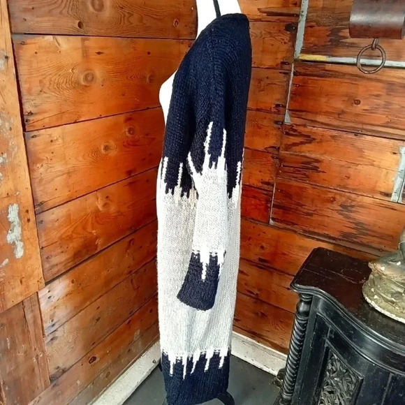 Venus Long Cardigan - Picture 4 of 9